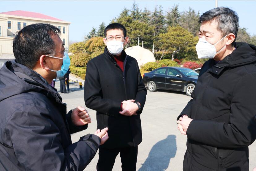 共同戰(zhàn)疫情，慰問顯大愛！嶗山區(qū)建筑業(yè)協(xié)會會長袁永林等慰問青島高速疫情防控工作人員(圖1)
