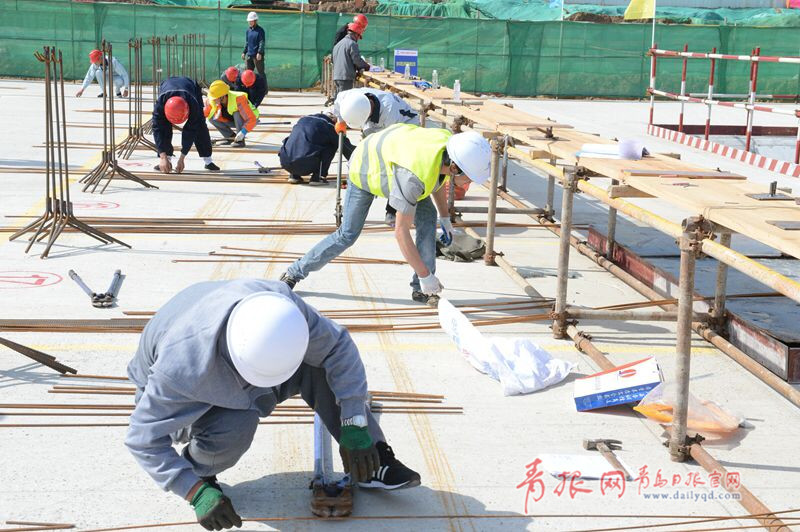 比速度拼質(zhì)量！青島農(nóng)民工建筑技能大比拼(圖3)