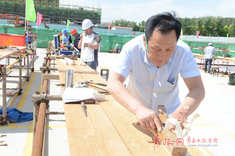 比速度拼質(zhì)量！青島農(nóng)民工建筑技能大比拼(圖5)
