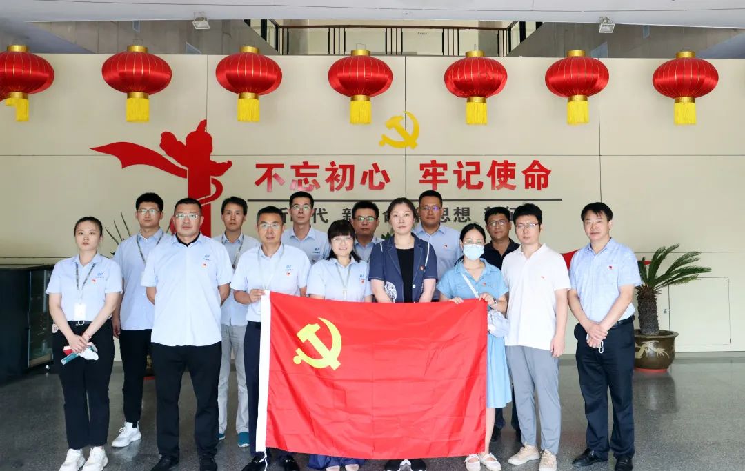 銘記黨史，砥礪前行|支部共建走進青島市博物館(圖1)