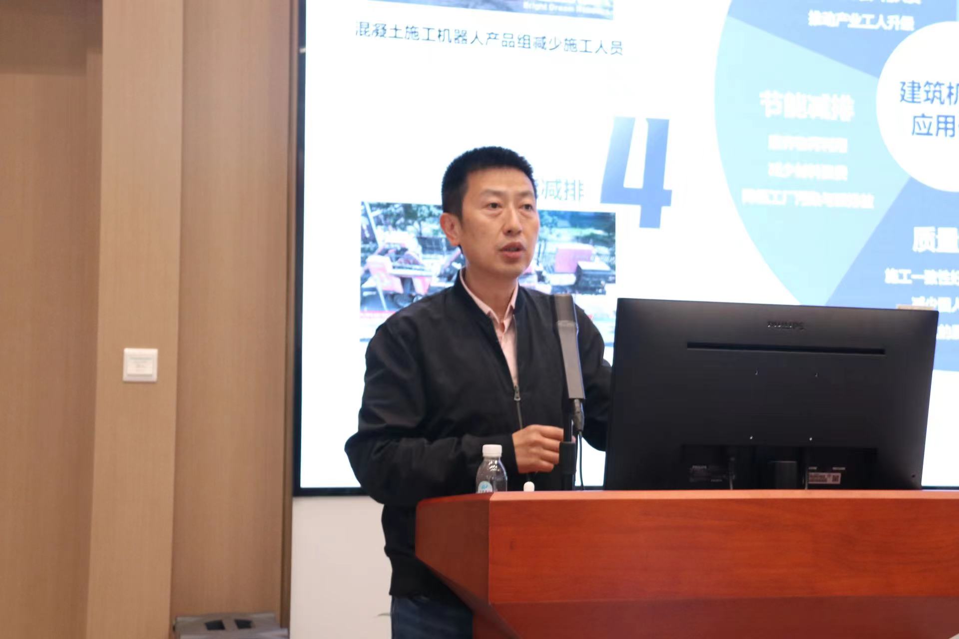 德才集團(tuán)開(kāi)展2023年度智能建造標(biāo)桿項(xiàng)目培訓(xùn)講座，中建聯(lián)合董事長(zhǎng)袁永林參加座談(圖2)